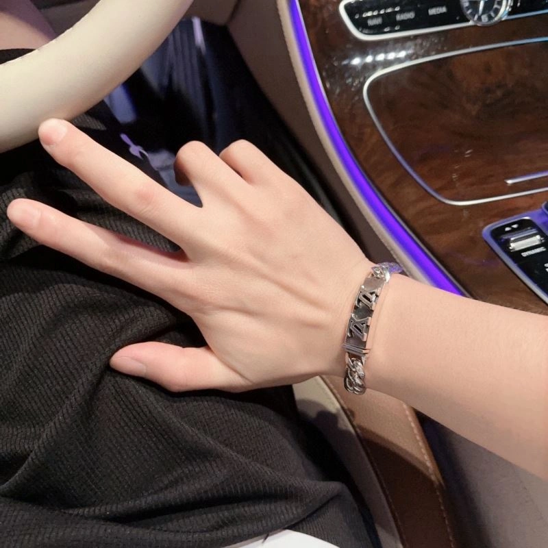 DailyWear Louis Vuitton Bracelets 250342