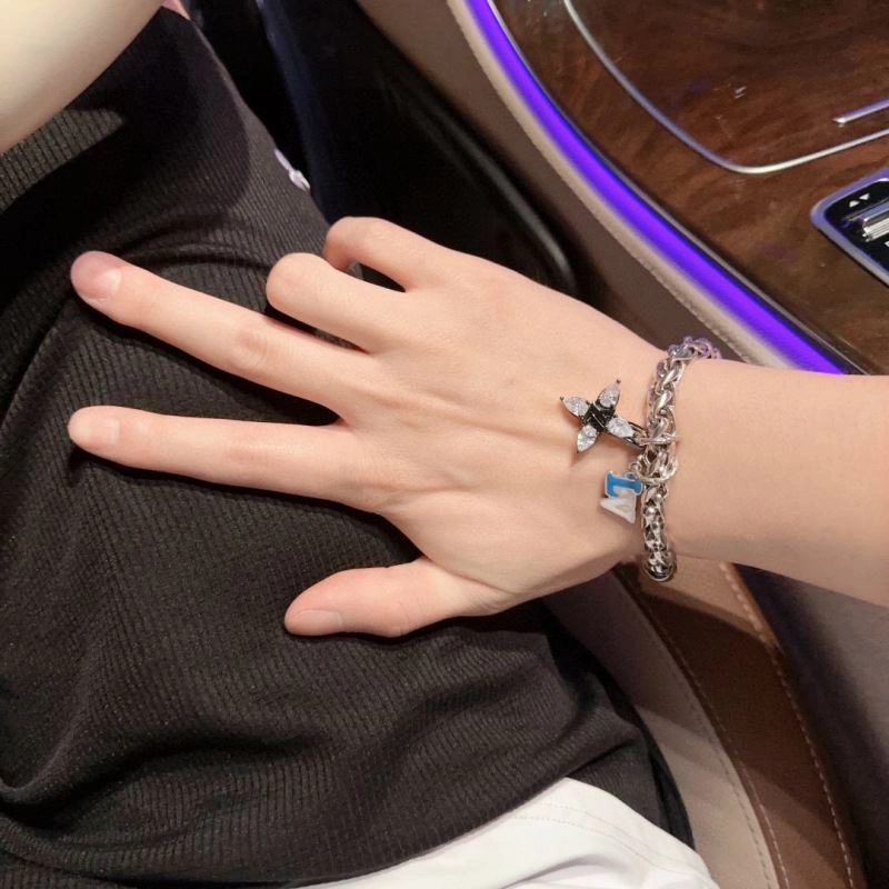 Louis Vuitton Bracelets SunProtective 250330