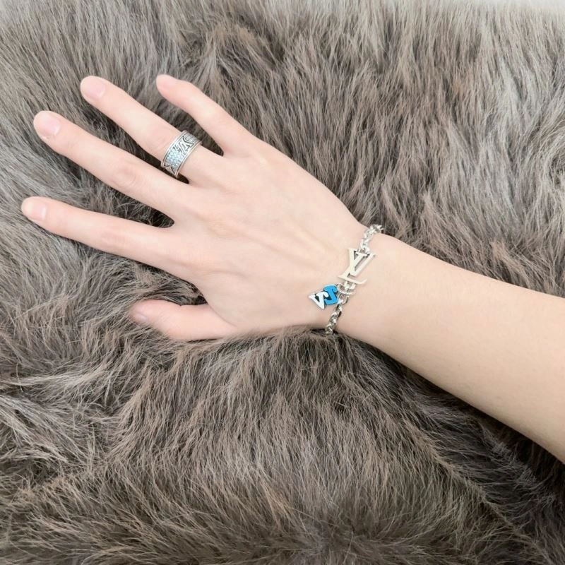 Louis Vuitton Bracelets Durable 250334