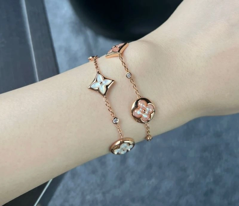 ModernLook Louis Vuitton Bracelets 250350