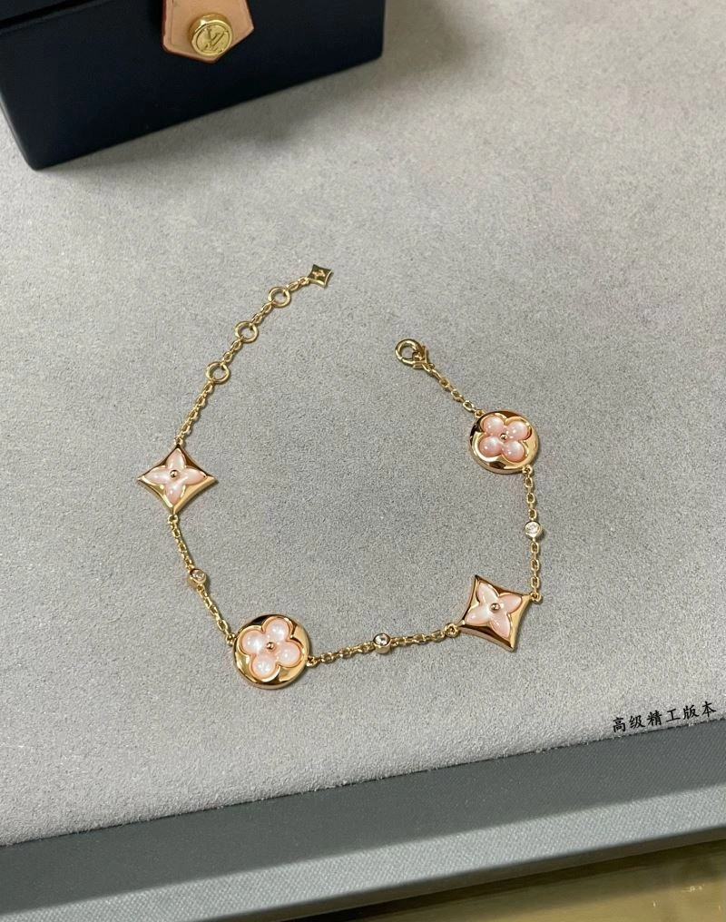 ModernLook Louis Vuitton Bracelets 250350