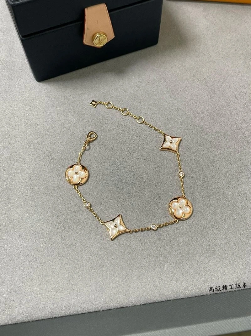 ModernLook Louis Vuitton Bracelets 250350