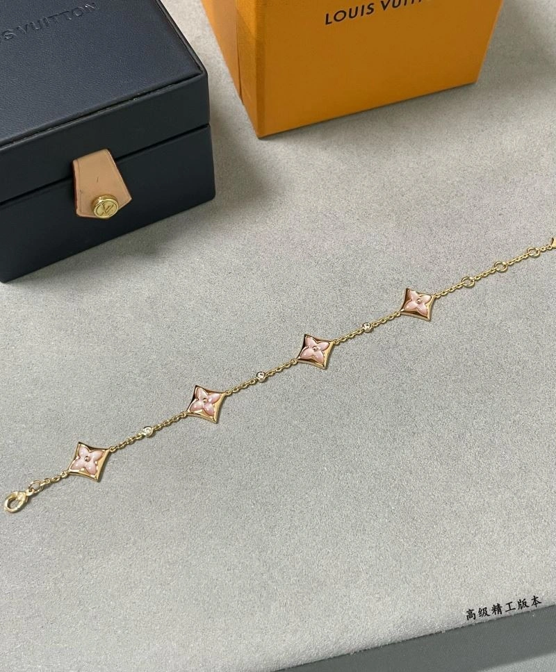 Stylish Louis Vuitton Bracelets 250348