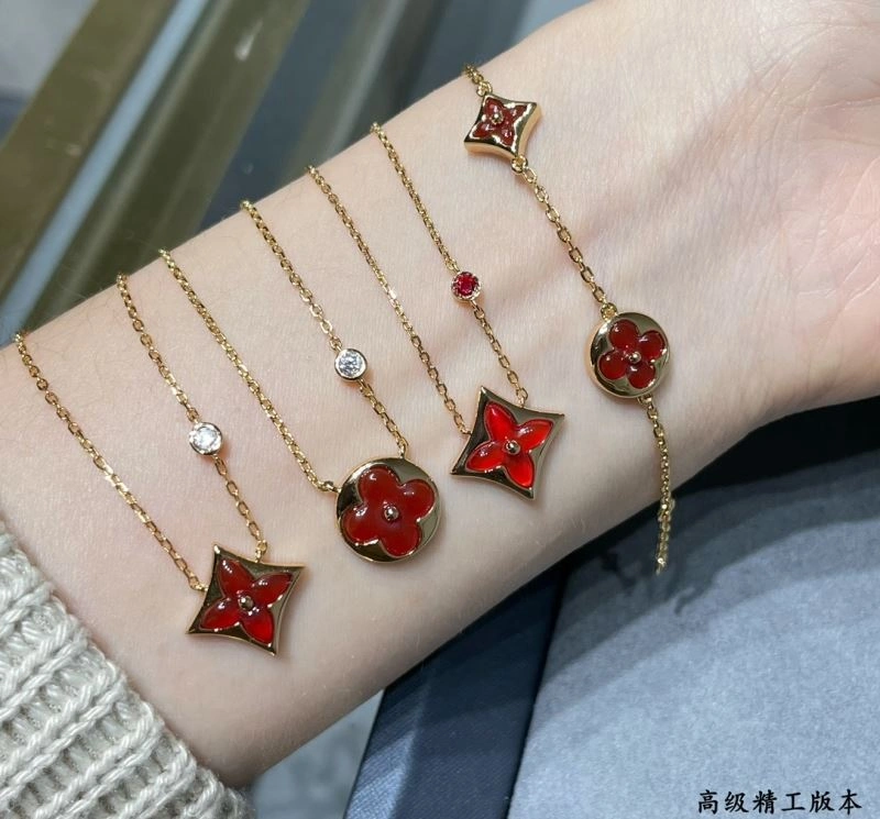 Chic Louis Vuitton Bracelets 250347