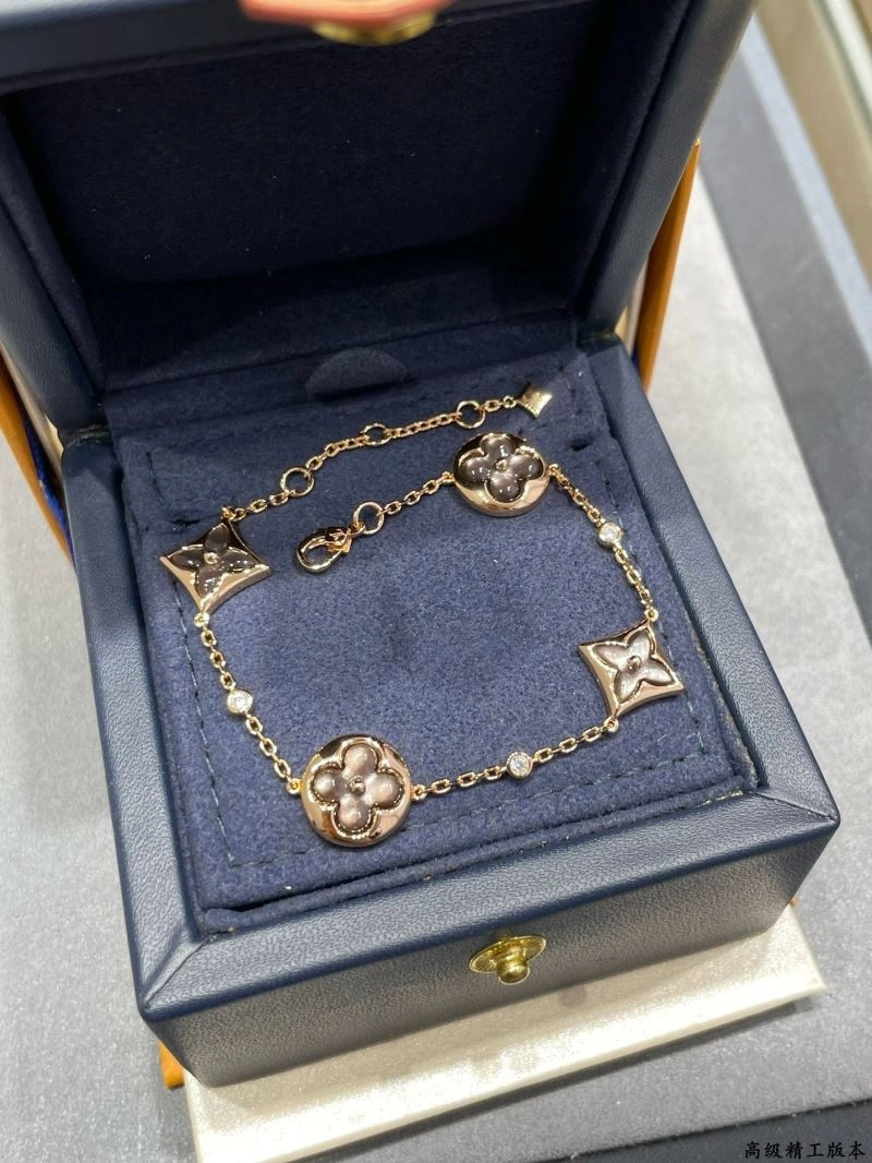 Louis Vuitton Bracelets Fashionable 250322
