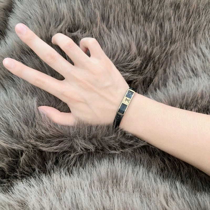 Louis Vuitton Bracelets RelaxedFit 250321