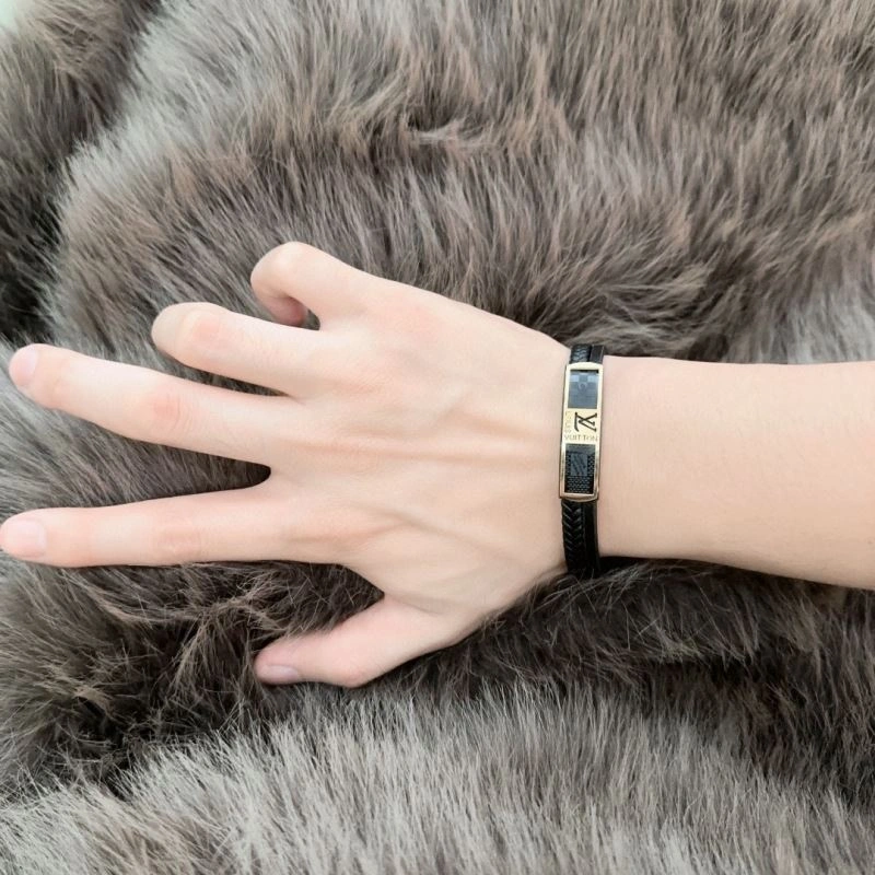 Louis Vuitton Bracelets RelaxedFit 250321