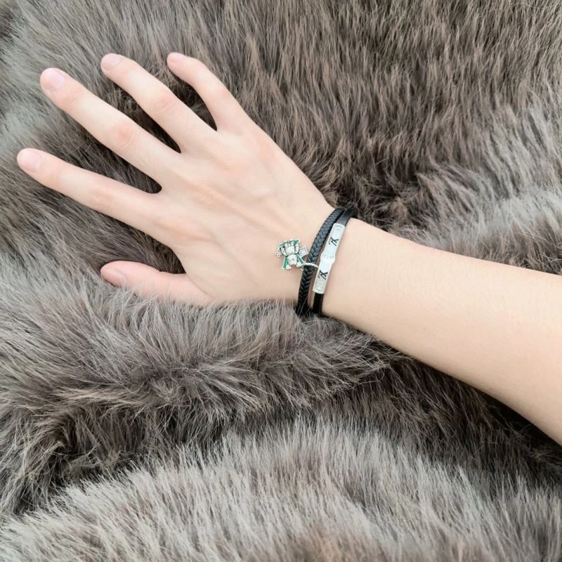 Sustainable Louis Vuitton Bracelets 250346