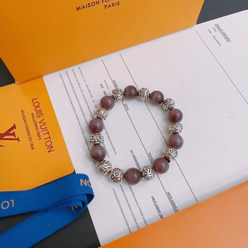 Snug Louis Vuitton Bracelets 250340