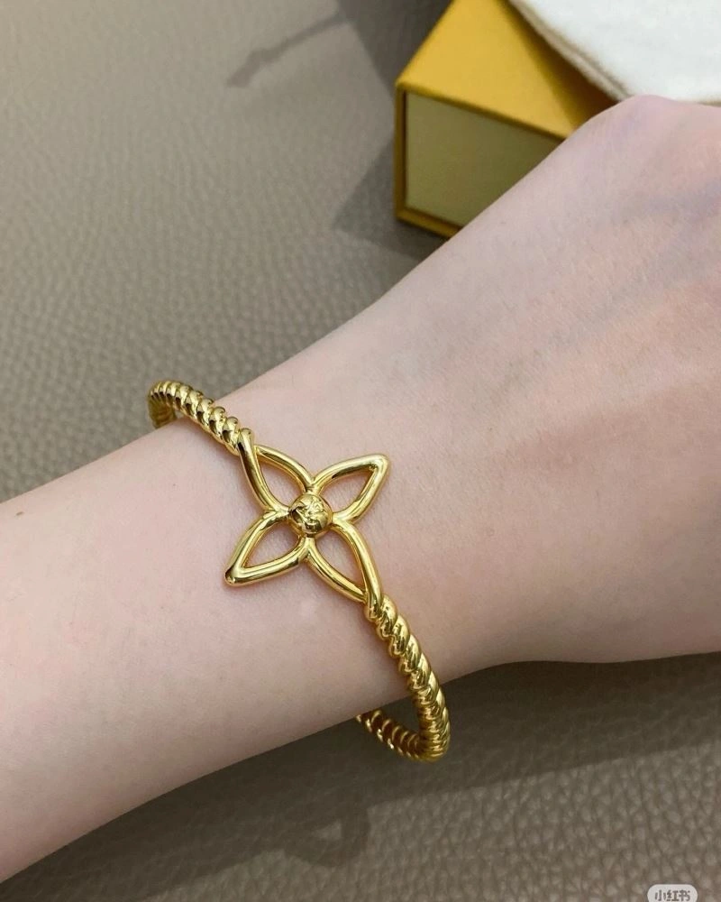 Louis Vuitton Bracelets Stretchable 250318