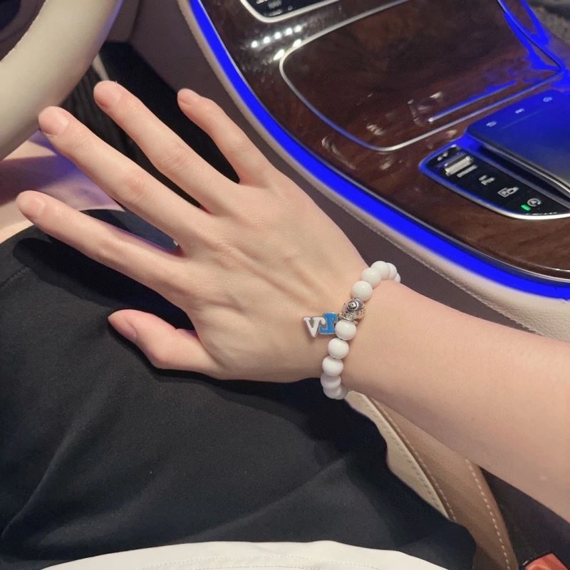 Comfortable Louis Vuitton Bracelets 250314