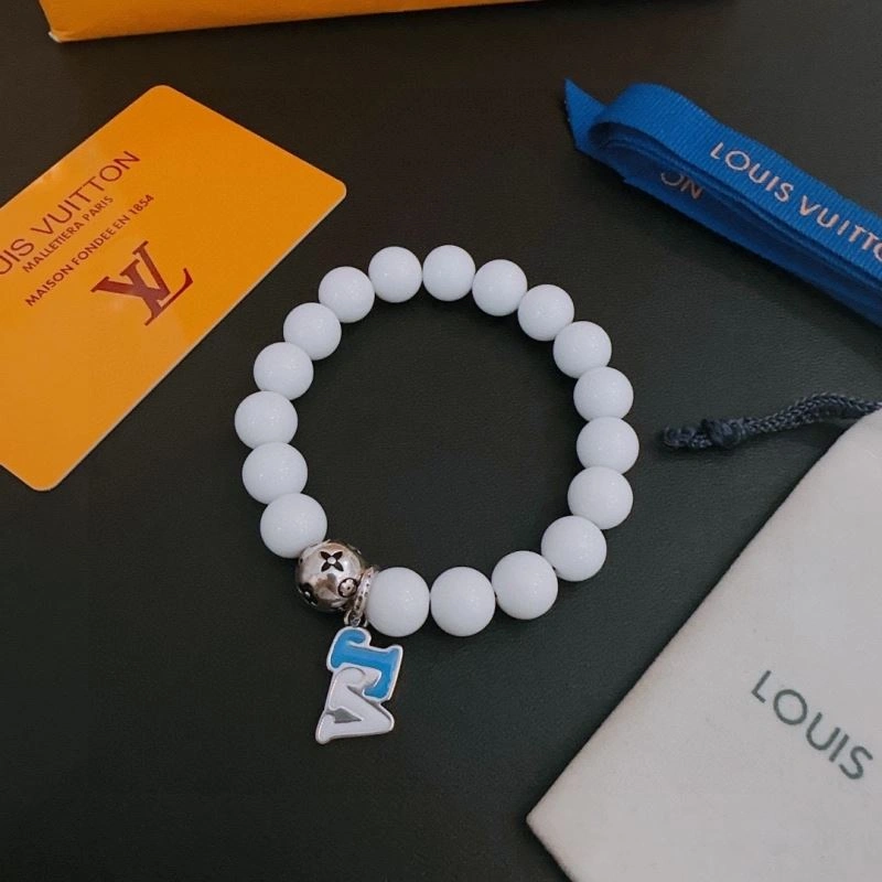 Comfortable Louis Vuitton Bracelets 250314