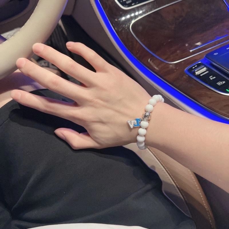 Comfortable Louis Vuitton Bracelets 250314