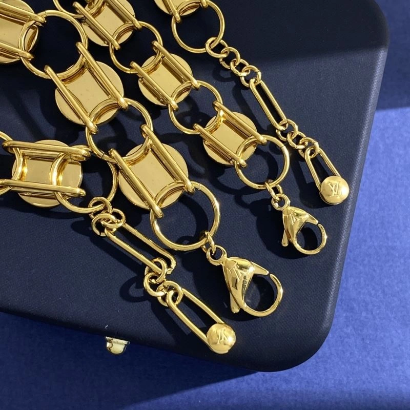 MultiPurpose Louis Vuitton Bracelets 250311