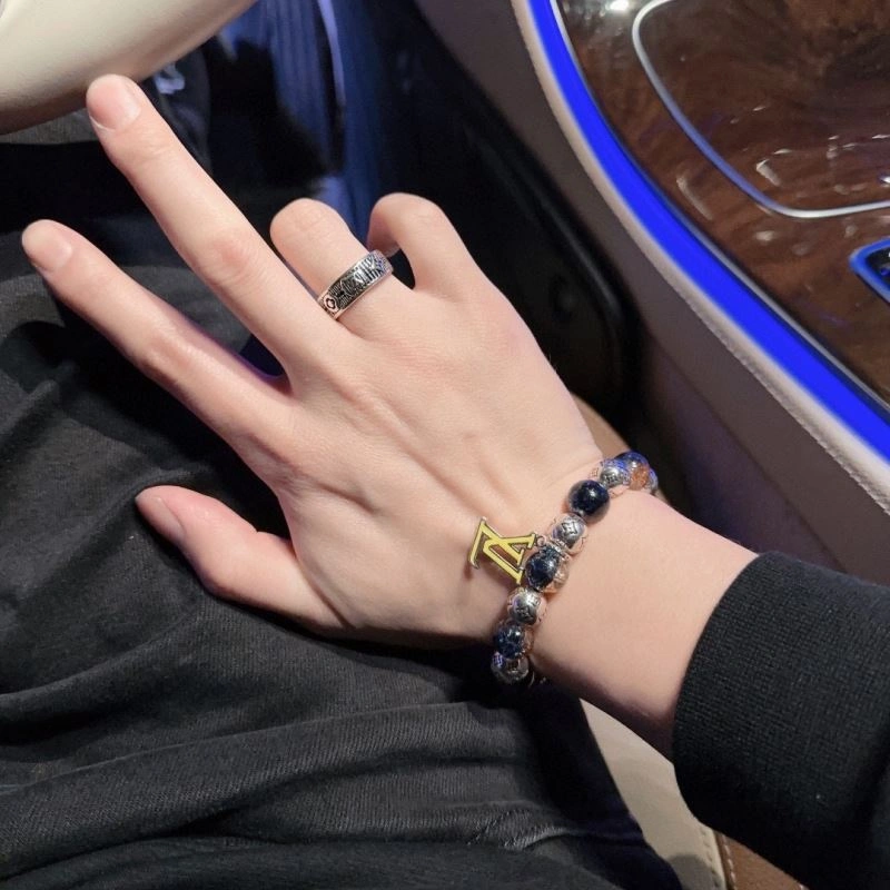 Louis Vuitton Bracelets StreetReady 250294