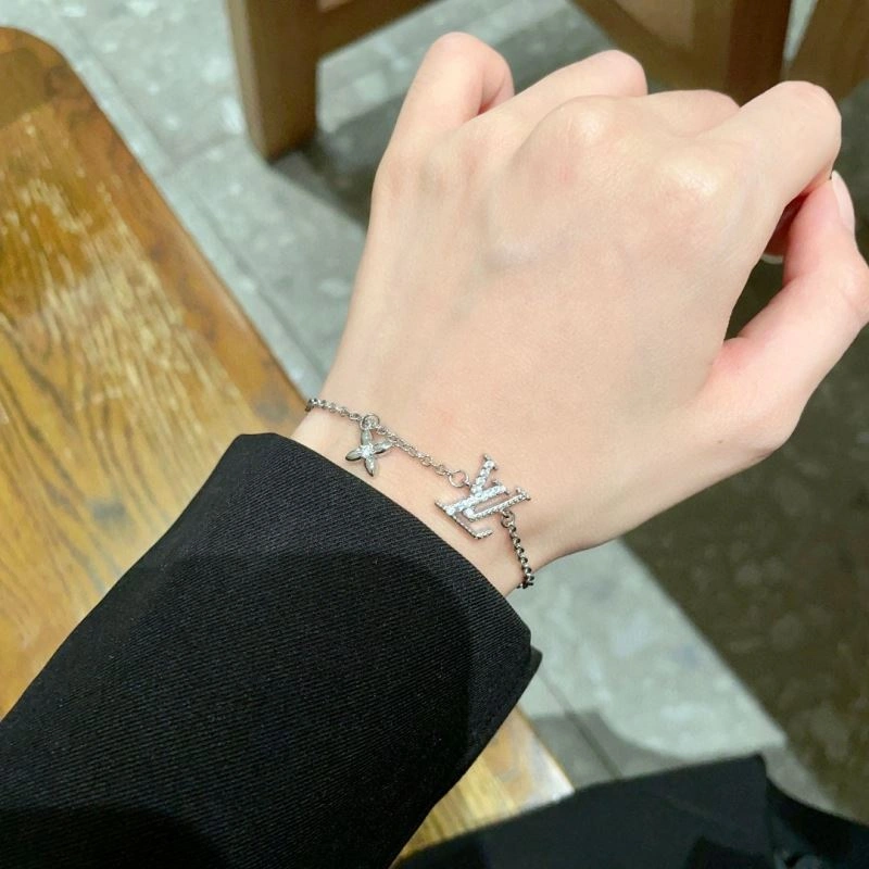 Practical Louis Vuitton Bracelets 250286