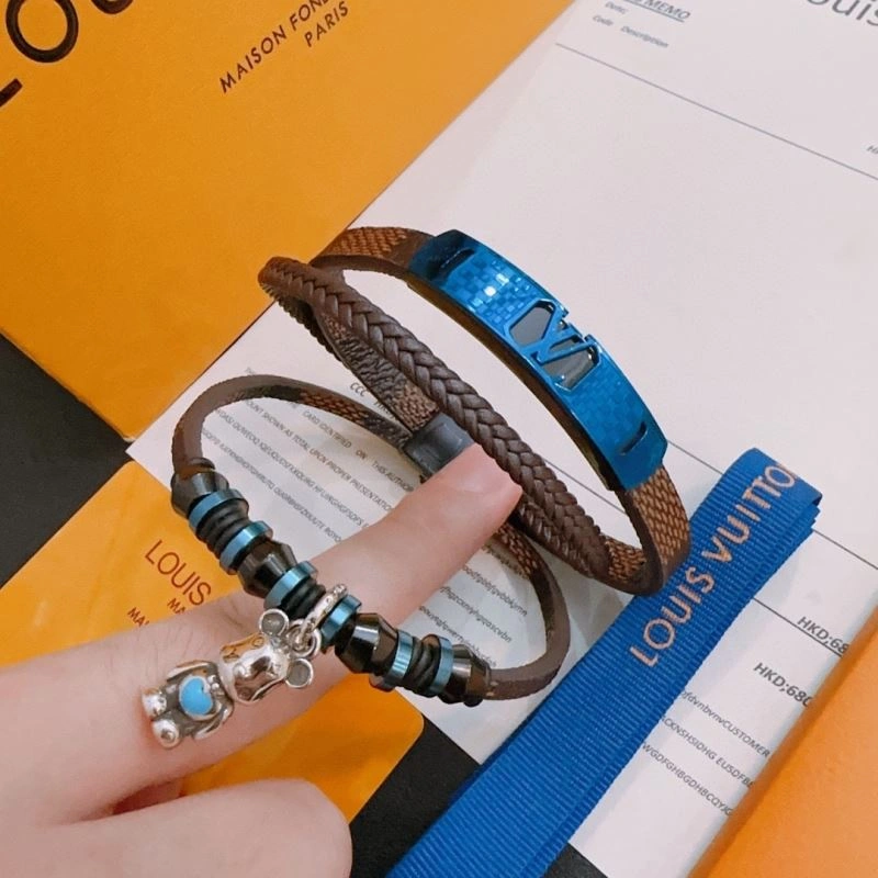 MoistureWicking Louis Vuitton Bracelets 250299