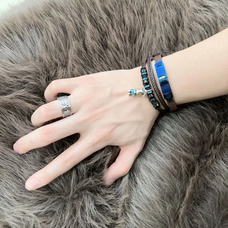 MoistureWicking Louis Vuitton Bracelets 250299