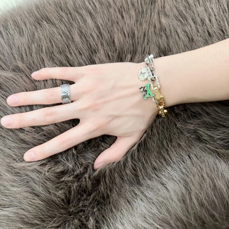 Louis Vuitton Bracelets UrbanChic 250295