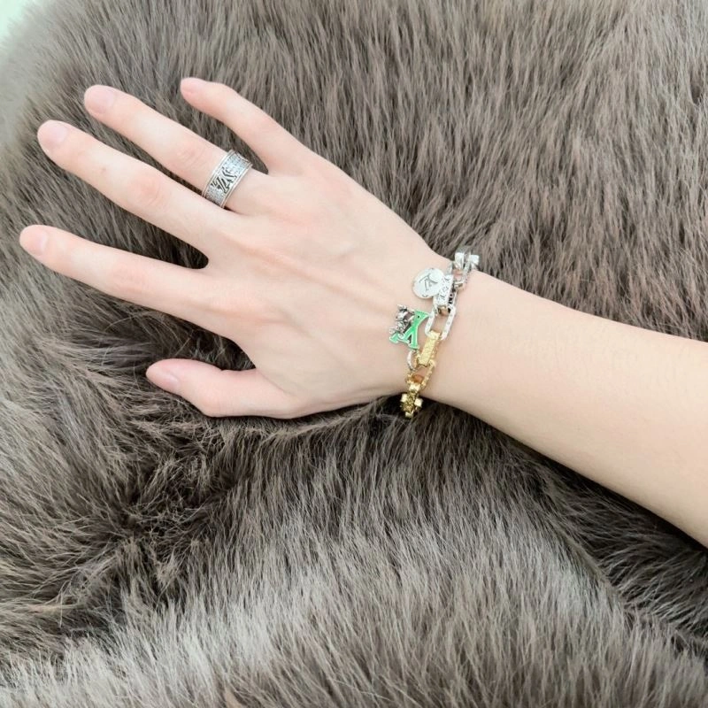 Louis Vuitton Bracelets UrbanChic 250295