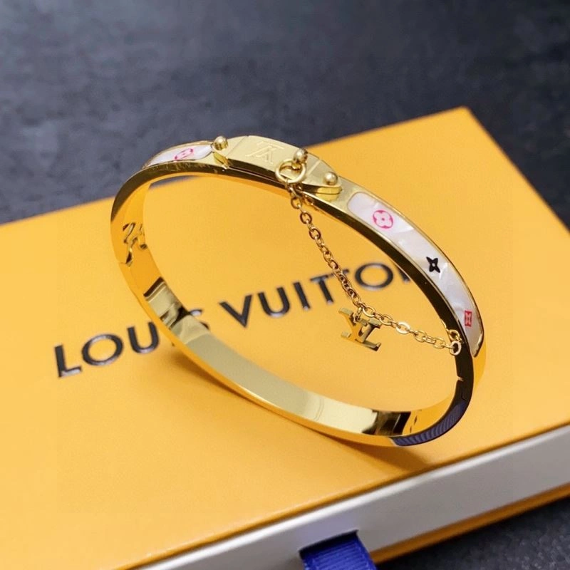 Louis Vuitton Bracelets Durable 250307
