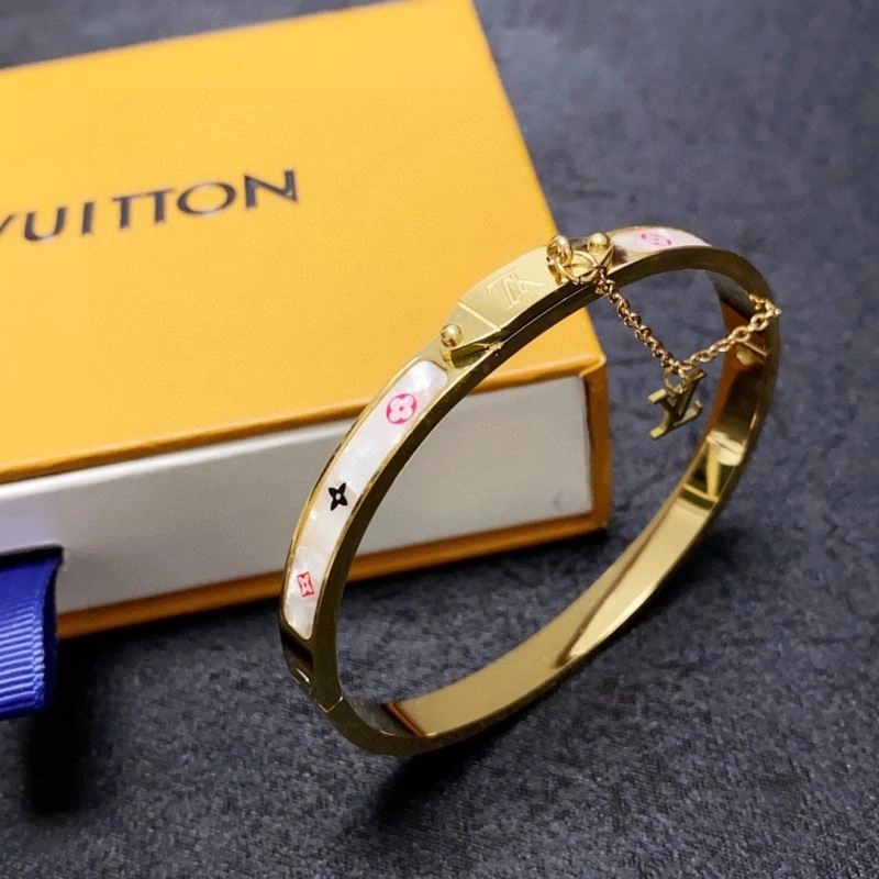 Louis Vuitton Bracelets Durable 250307