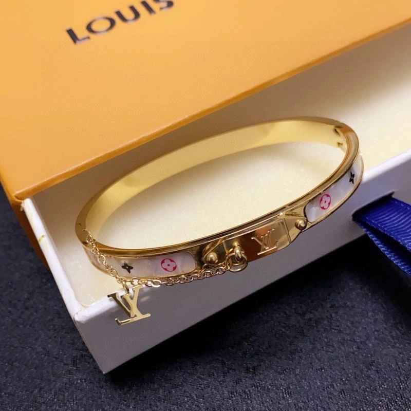 Louis Vuitton Bracelets Durable 250307