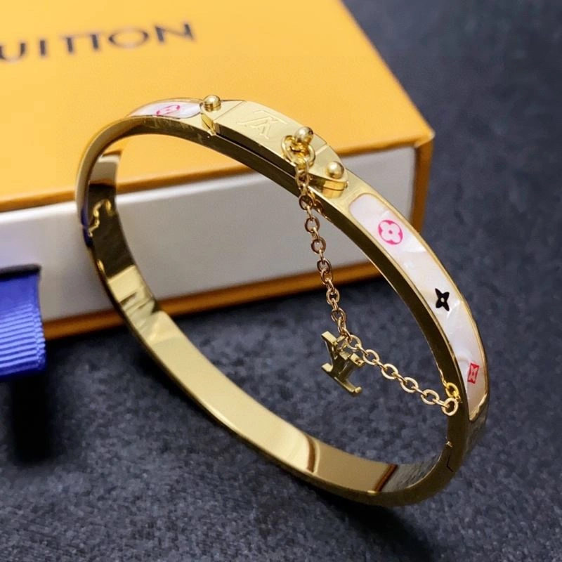 Louis Vuitton Bracelets Durable 250307