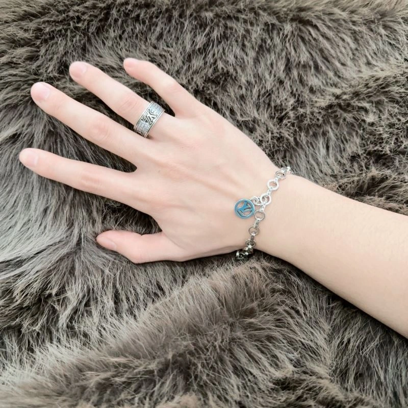 Louis Vuitton Bracelets Practical 250289