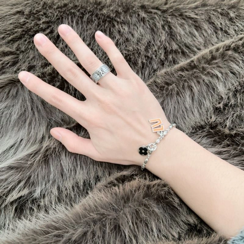 Trendy Louis Vuitton Bracelets 250275