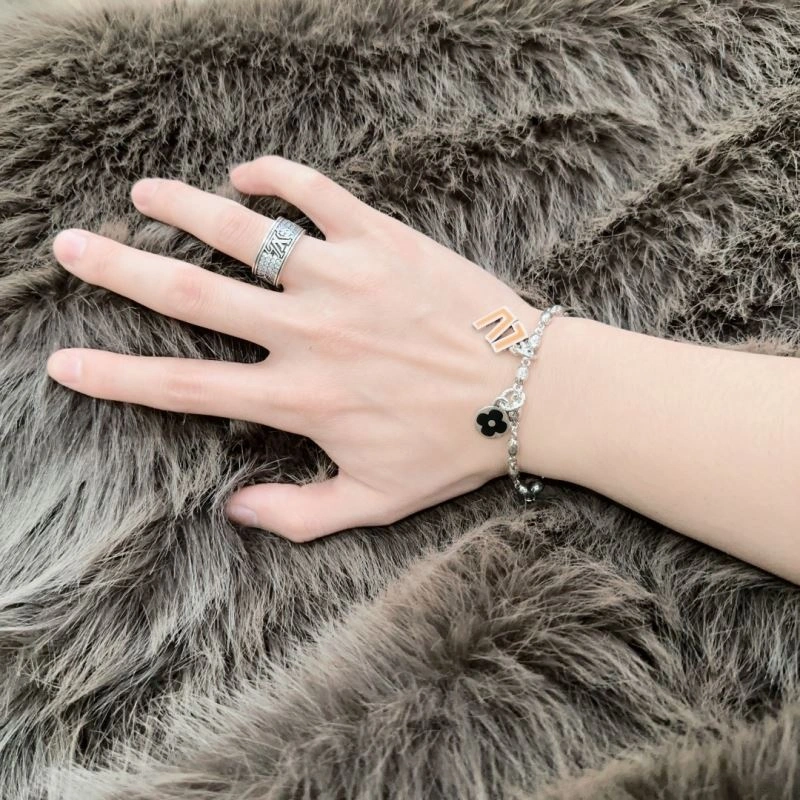 Trendy Louis Vuitton Bracelets 250275