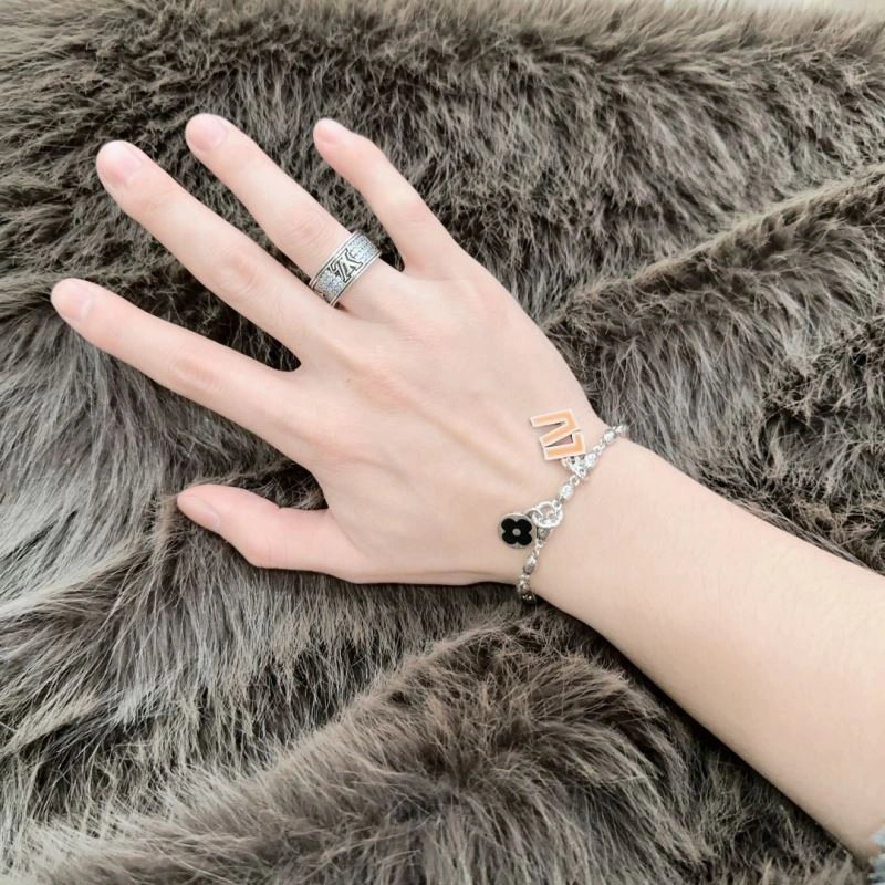 Trendy Louis Vuitton Bracelets 250275