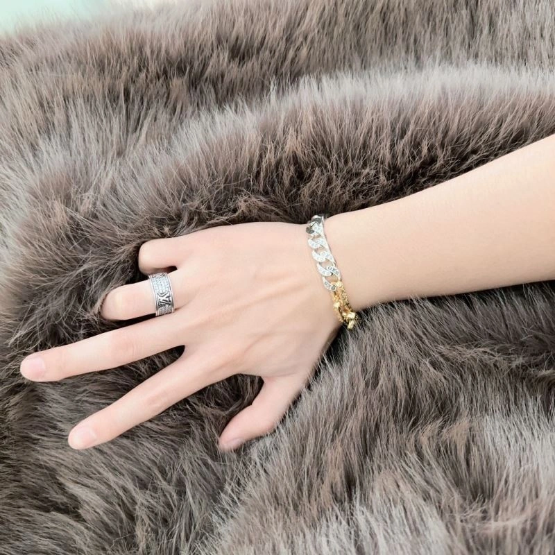 UrbanChic Louis Vuitton Bracelets 250242