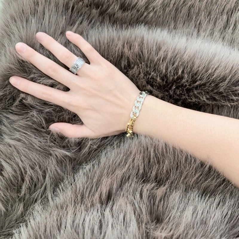 UrbanChic Louis Vuitton Bracelets 250242