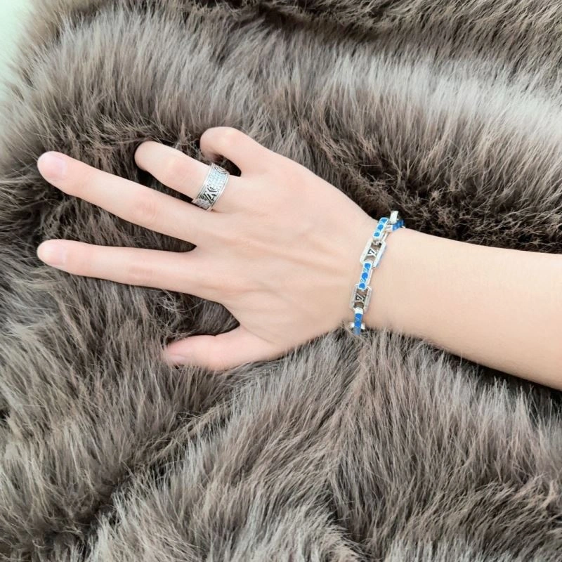 Louis Vuitton Bracelets Flexible 250239