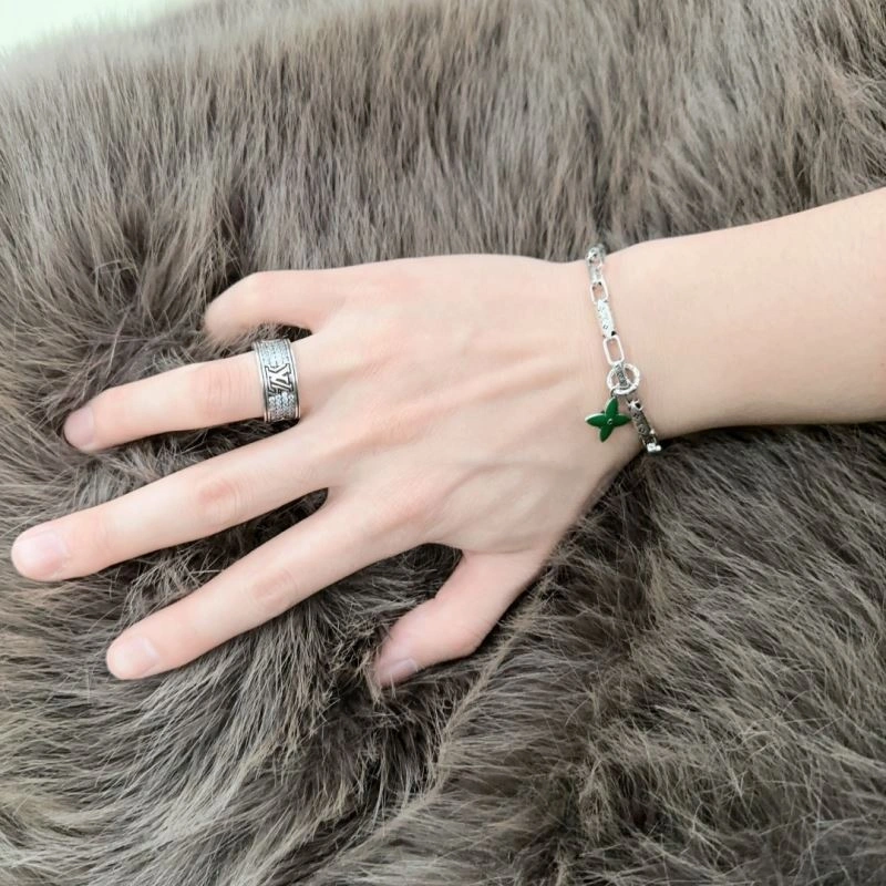 Elegant Louis Vuitton Bracelets 250263