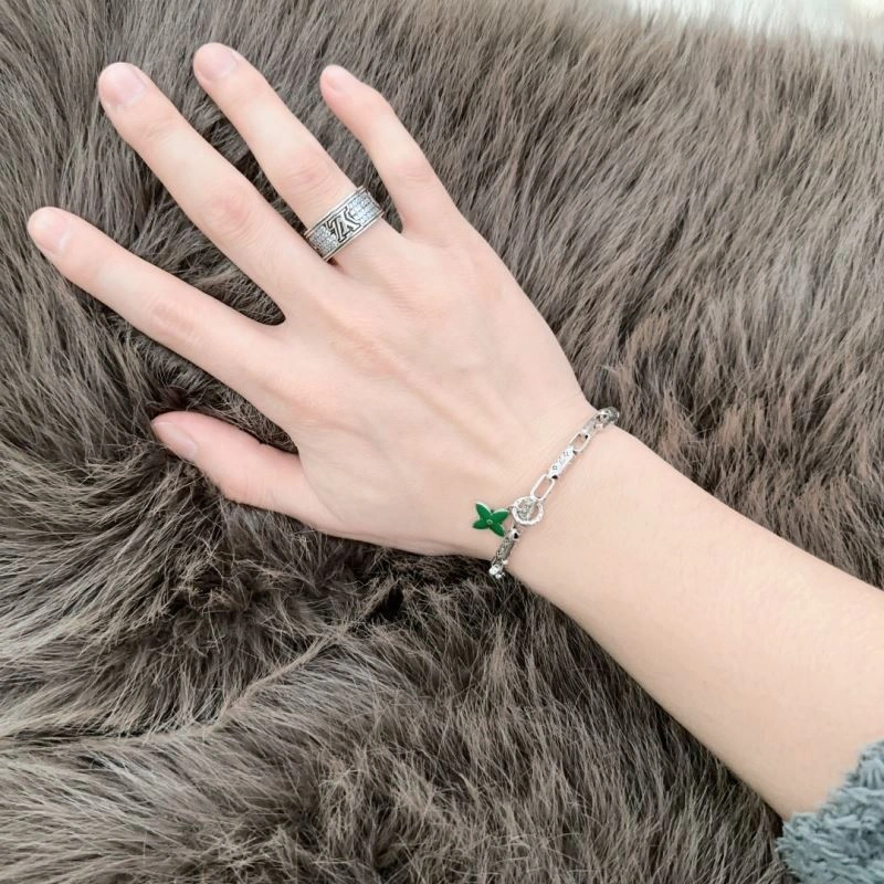 Elegant Louis Vuitton Bracelets 250263