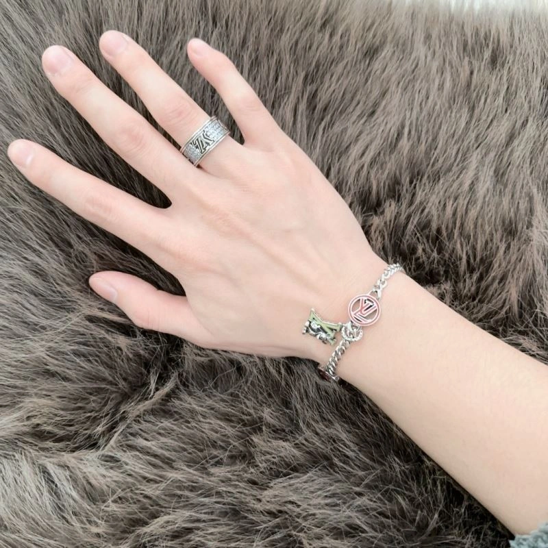 Louis Vuitton Bracelets Practical 250266