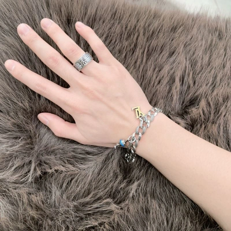 Louis Vuitton Bracelets Durable 250261