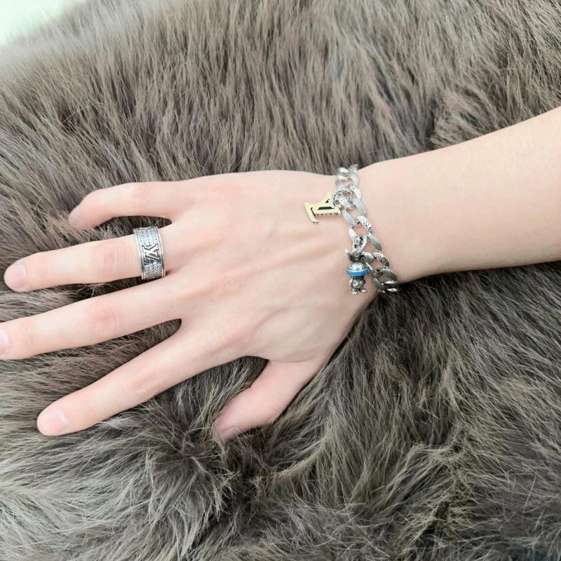 Louis Vuitton Bracelets Durable 250261