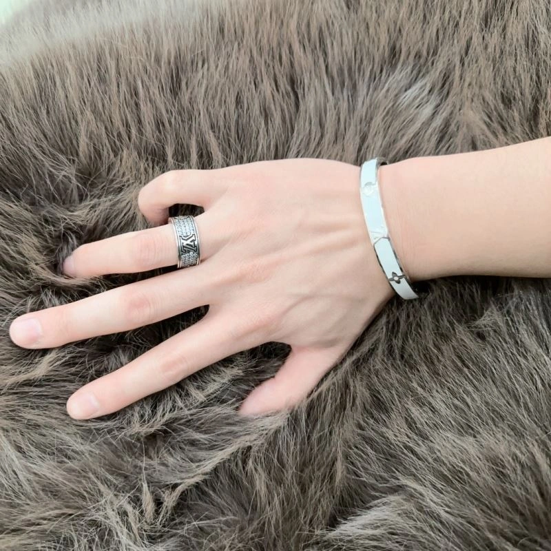 Breathable Louis Vuitton Bracelets 250244