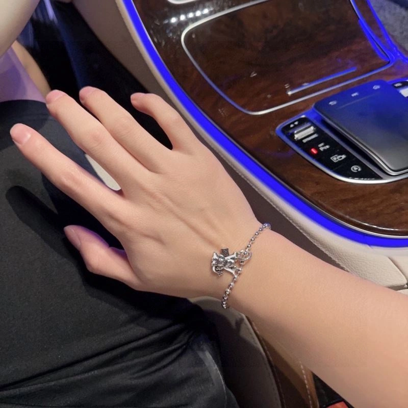 Louis Vuitton Bracelets Trendy 250264