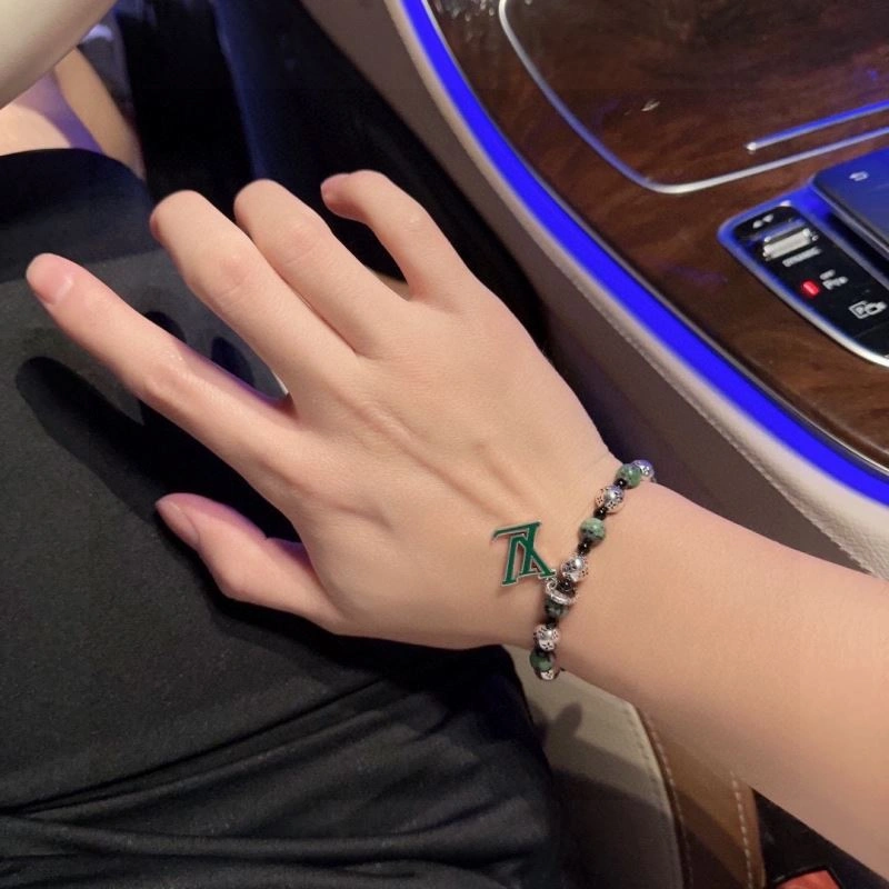 Elegant Louis Vuitton Bracelets 250252