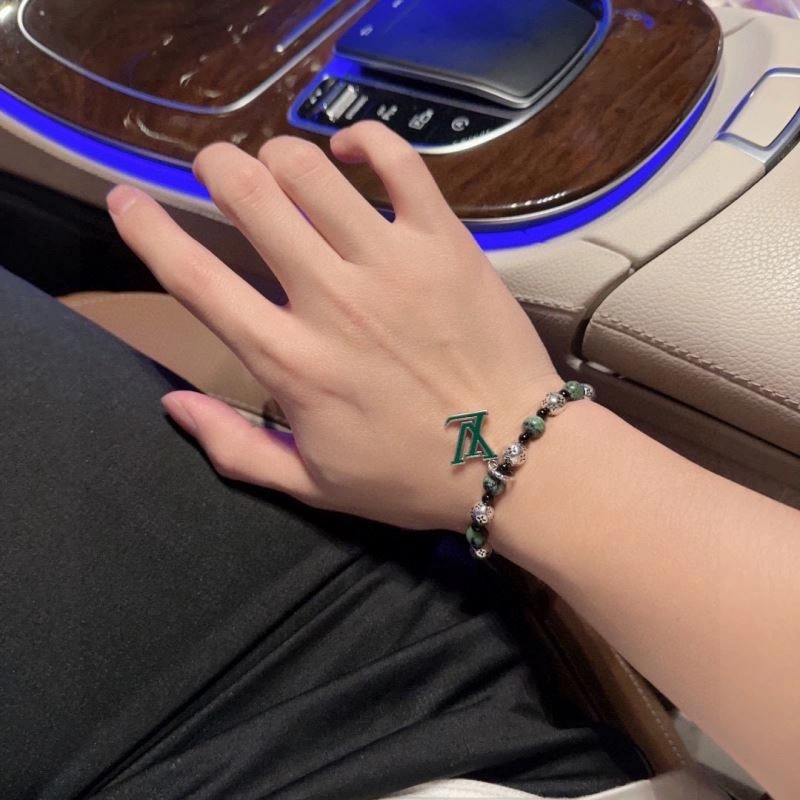 Elegant Louis Vuitton Bracelets 250252