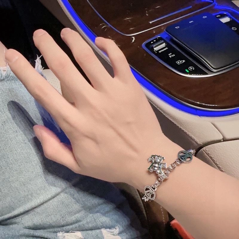 HighPerformance Louis Vuitton Bracelets 250247