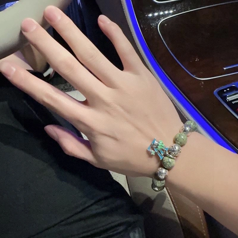 Louis Vuitton Bracelets TechFriendly 250255