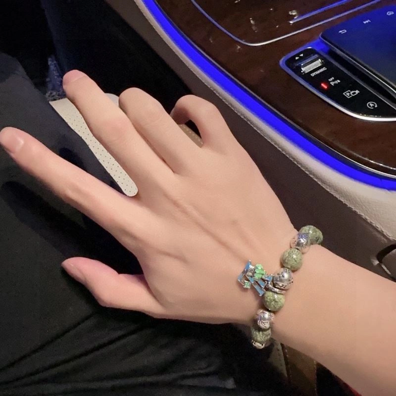 Louis Vuitton Bracelets TechFriendly 250255