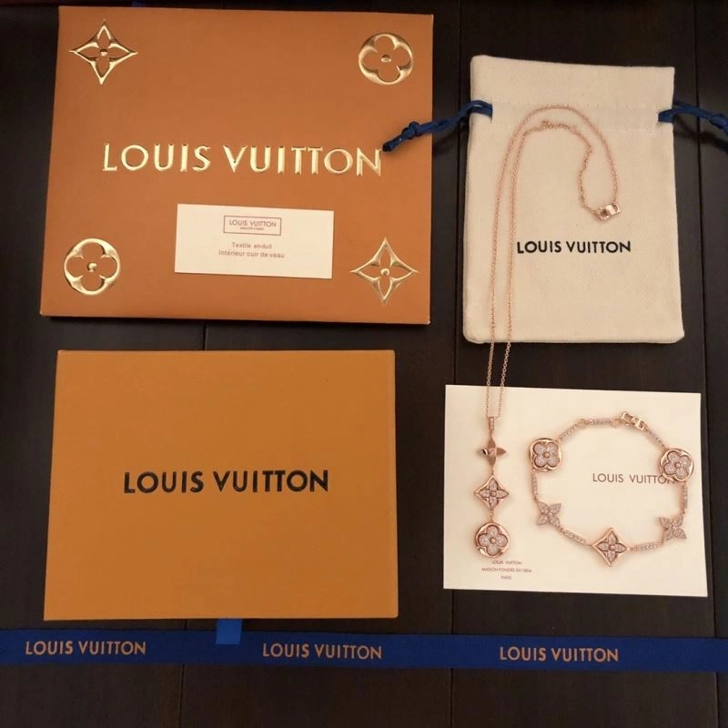 Louis Vuitton Bracelets Durable 250232