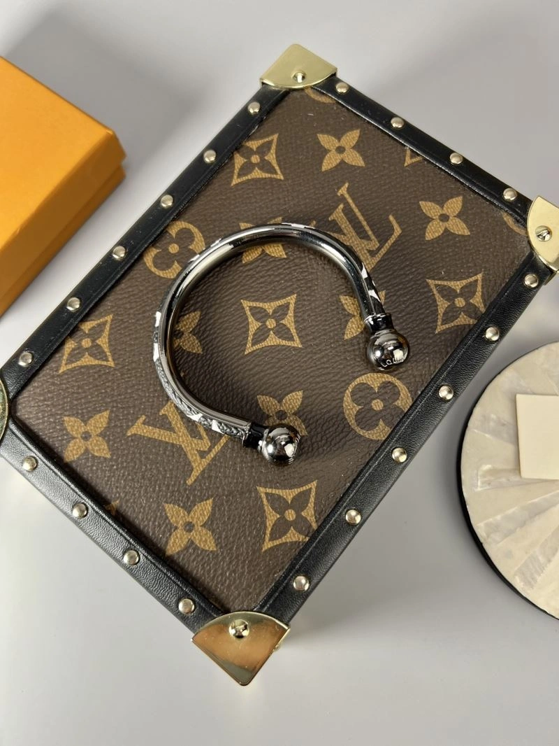 Refined Louis Vuitton Bracelets 250203