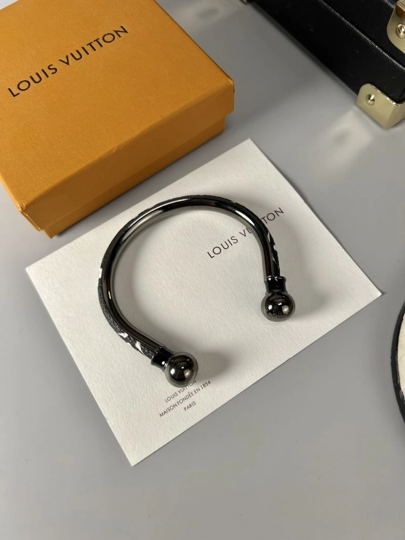 Refined Louis Vuitton Bracelets 250203